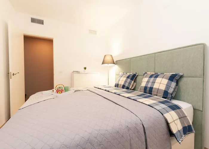 Center Parking Apartment *